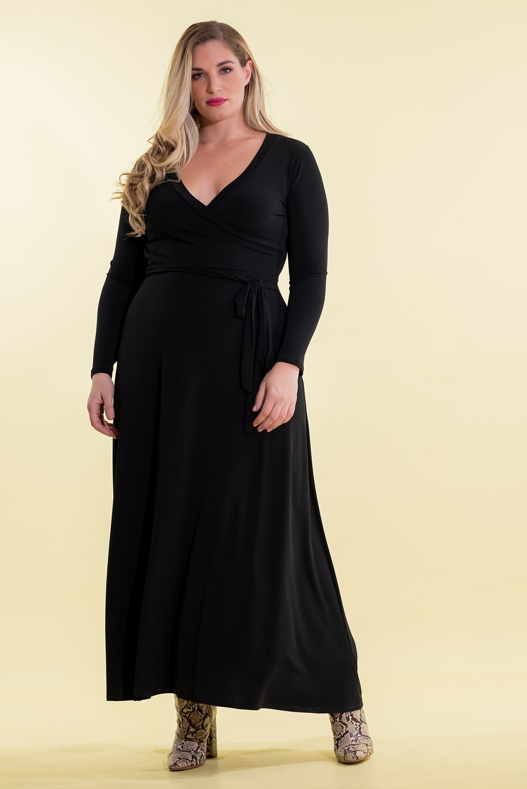 FabiCurves_Foremata_FabiLiaWrapDress_Mayromaxiforemakrouazemedesimo_1