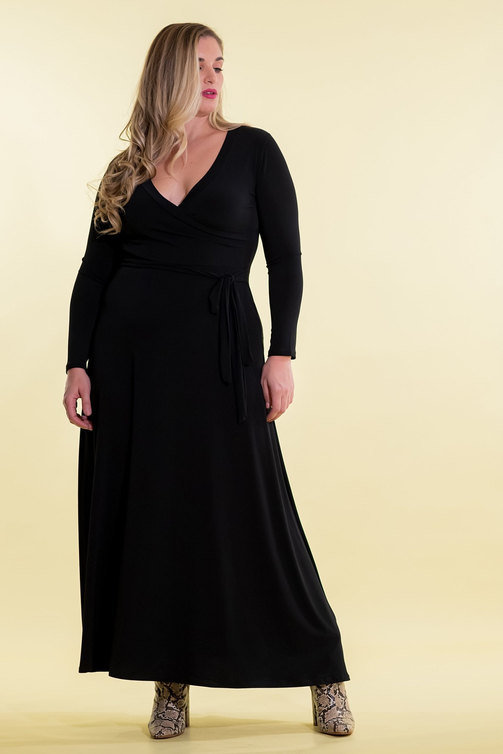 FabiCurves_Foremata_FabiLiaWrapDress_Mayromaxiforemakrouazemedesimo_2