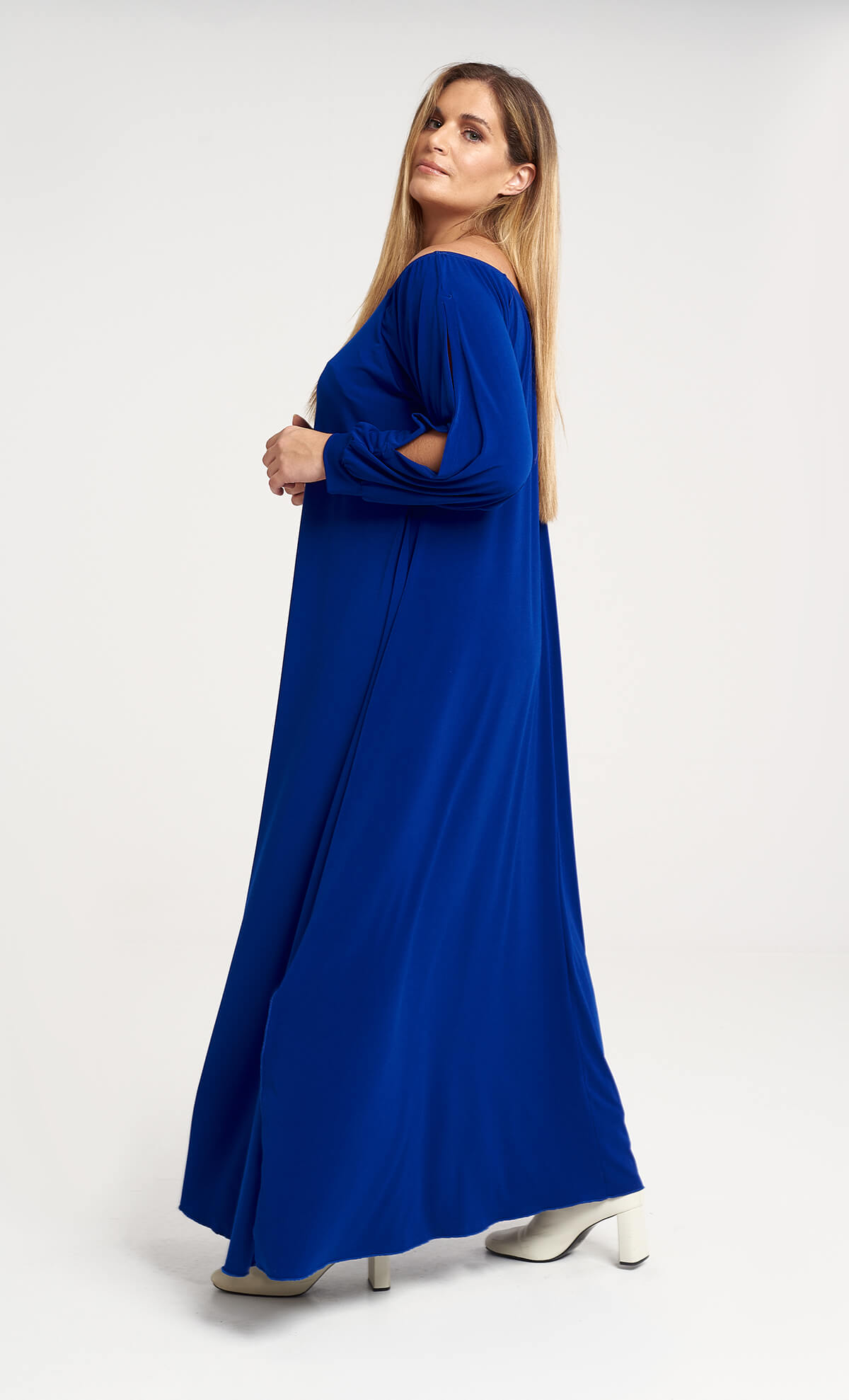 FabiCurves_Foremata_FabiSimoneDress_MplerouaforemamaximesxistamakriamanikiaPlusSize_ (2)