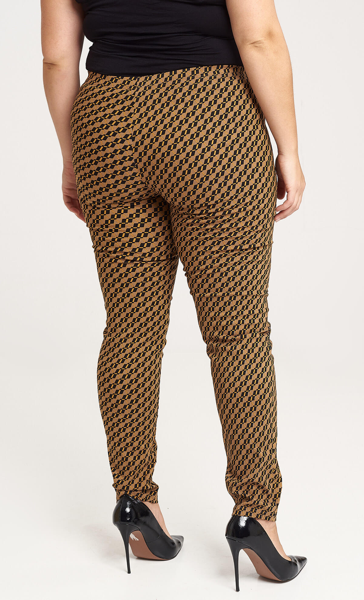 Fabicurves_PanteloniaPlussize_FabiGiuliaPants_Kafepantelonikolanmegeometrikopatern_ (3)