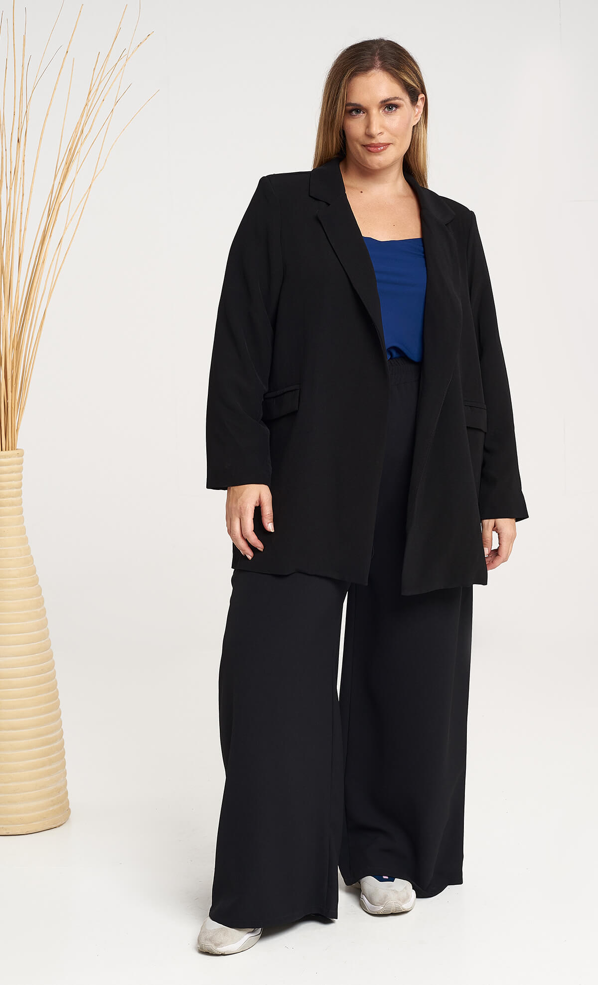 Fabicurves_SakakiaPlussize_FabiSantinaBlazer_Mayromakrysakaki_ (1)